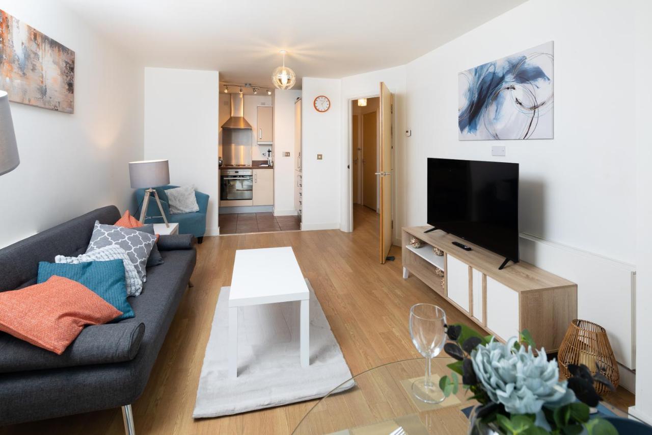 Stylish City Centre Apartment - Home From Home With Fully-Equipped Kitchen, Smart Tv, Netflix, Superfast Wifi, Free Parking, Self Check-In - By Brightleap Apartments Milton Keynes Exterior foto