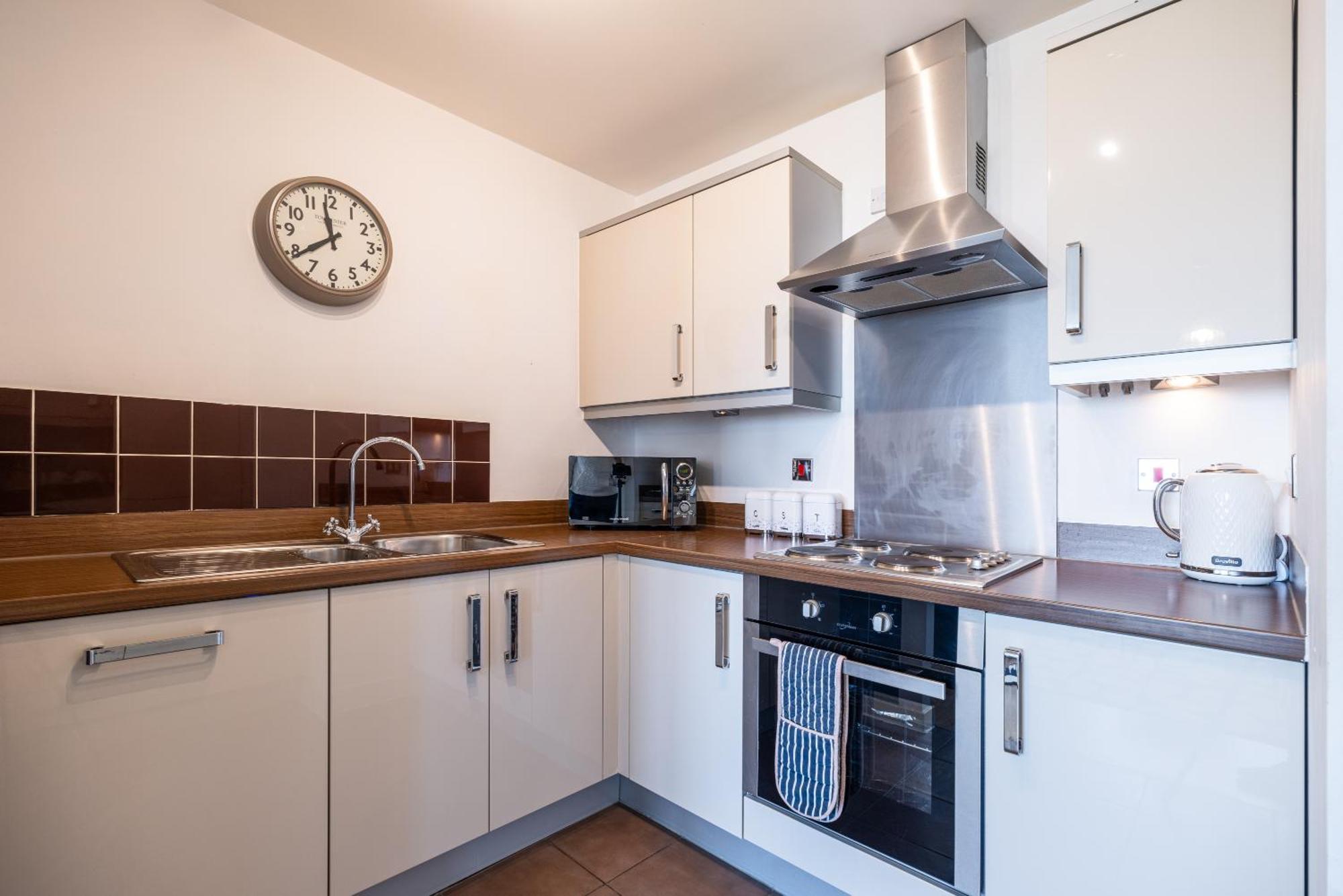 Stylish City Centre Apartment - Home From Home With Fully-Equipped Kitchen, Smart Tv, Netflix, Superfast Wifi, Free Parking, Self Check-In - By Brightleap Apartments Milton Keynes Exterior foto